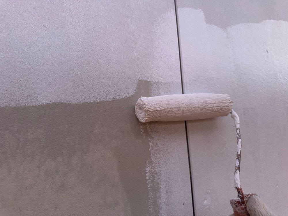 N様(伊勢市)外壁_下塗り3 伊勢市の外壁塗装をリペイント匠が施工した写真