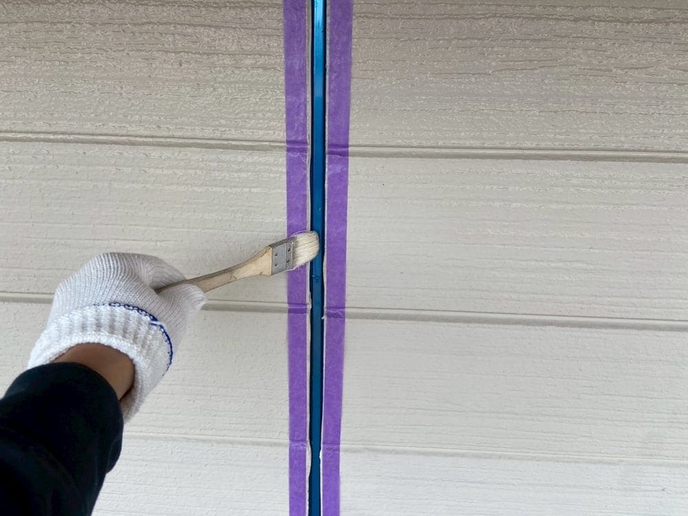 U様_鈴鹿市_コーキングプライマー 鈴鹿市の外壁塗装をリペイント匠が施工した写真