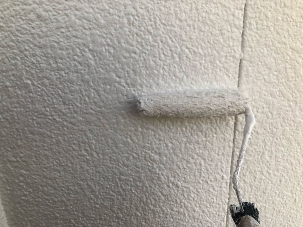 鈴鹿市_S様_外壁(上塗り1) 鈴鹿市の外壁塗装をリペイント匠が施工した写真