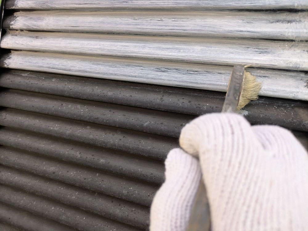 T様(伊勢市)雨戸‗1回目‗2 伊勢市の外壁・屋根塗装をリペイント匠が施工した写真