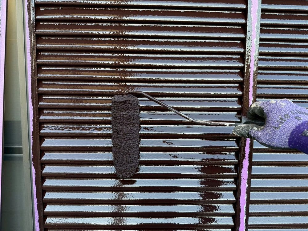 U様_鈴鹿市_雨戸_上塗り 鈴鹿市の外壁塗装をリペイント匠が施工した写真