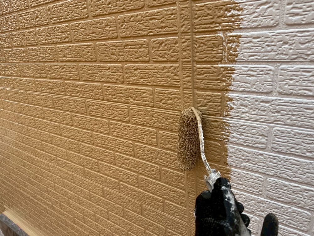 K様(四日市)外壁(中塗り2) 菰野町の外壁塗装、防水工事をリペイント匠が施工した写真