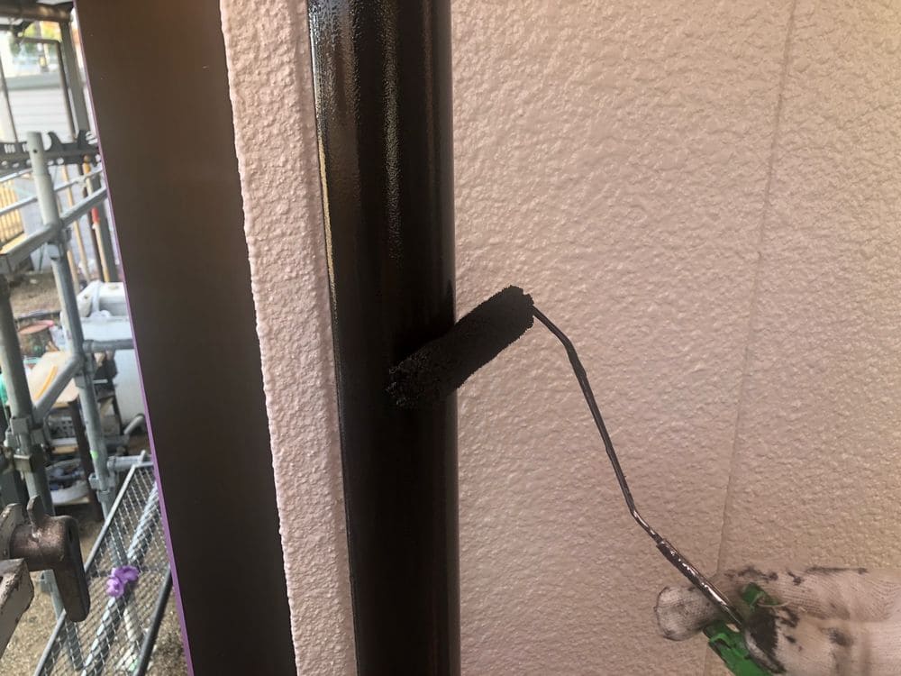 鈴鹿市_S様_樋(上塗り) 鈴鹿市の外壁塗装をリペイント匠が施工した写真