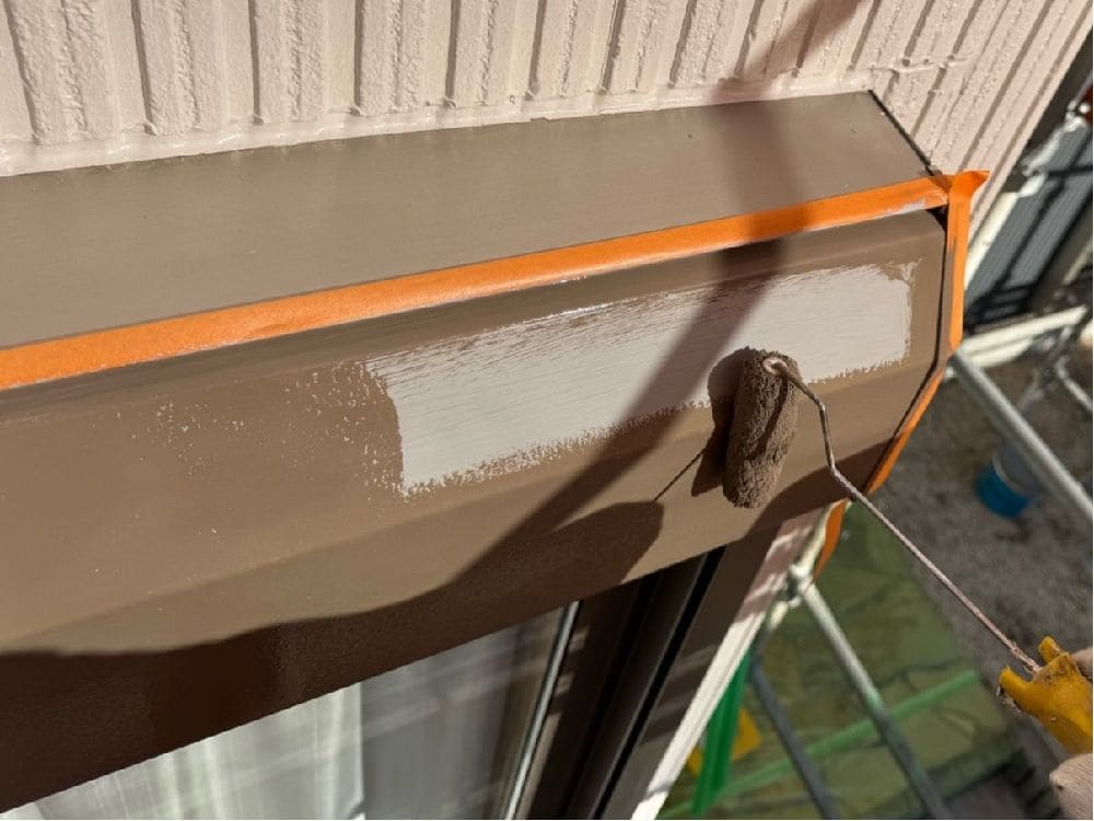 I様(四日市)シャッターボックス(中塗り) 四日市市の外壁塗装、屋根塗装、防水工事をリペイント匠が施工した写真