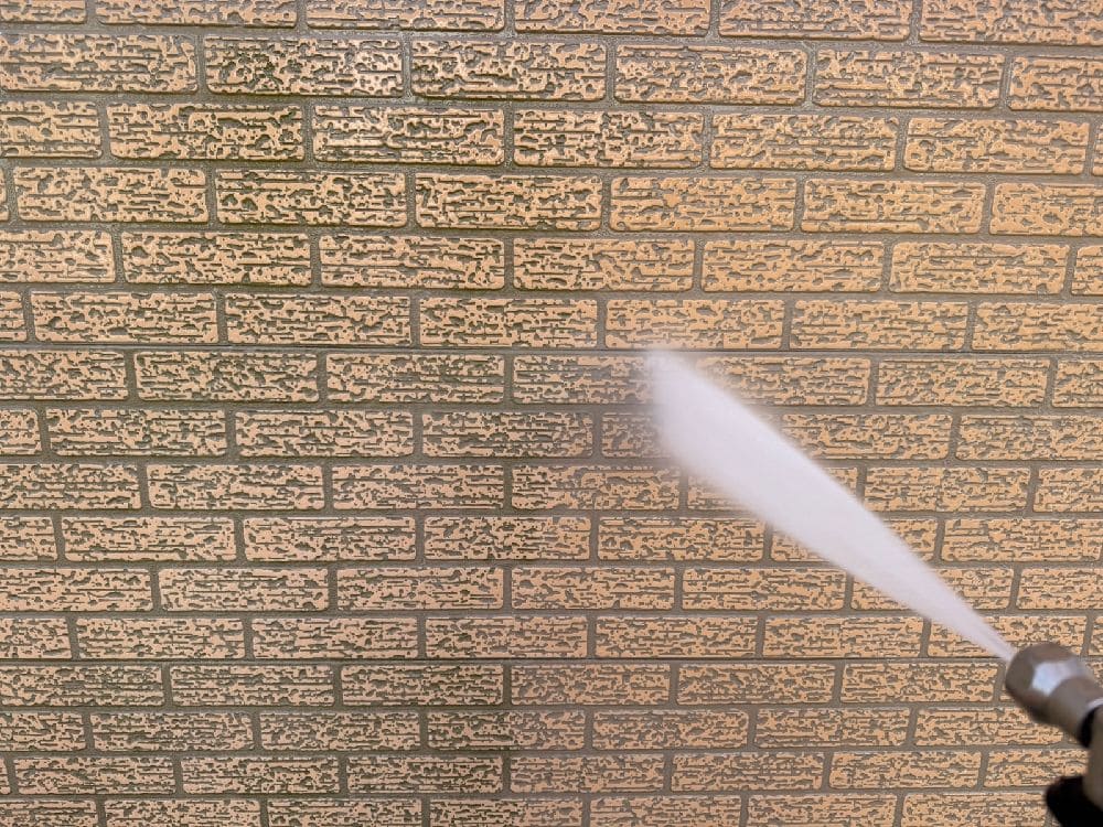 K様(四日市)_高圧洗浄(外壁) (2) 菰野町の外壁塗装、防水工事をリペイント匠が施工した写真