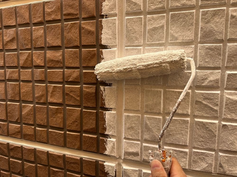 外壁(下塗り2) 松阪市で外壁塗装と屋根工事をリペイント匠が施工した写真