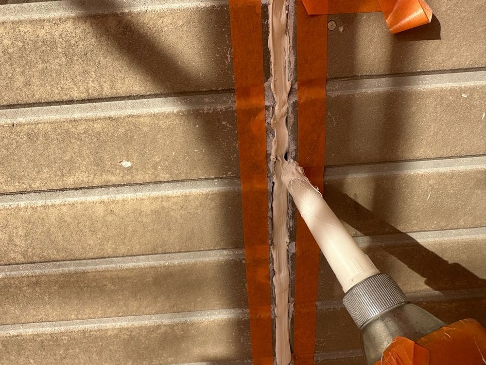 N様(伊勢市)コーキング‗打設 伊勢市の外壁塗装をリペイント匠が施工した写真