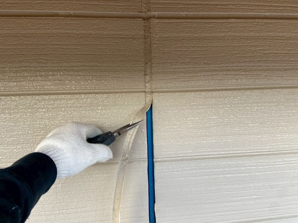 U様_鈴鹿市_コーキングカット 鈴鹿市の外壁塗装をリペイント匠が施工した写真