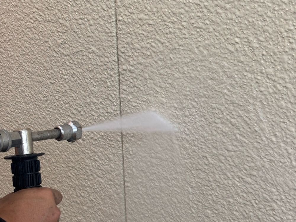 鈴鹿市_S様_高圧洗浄(外壁) 鈴鹿市の外壁塗装をリペイント匠が施工した写真