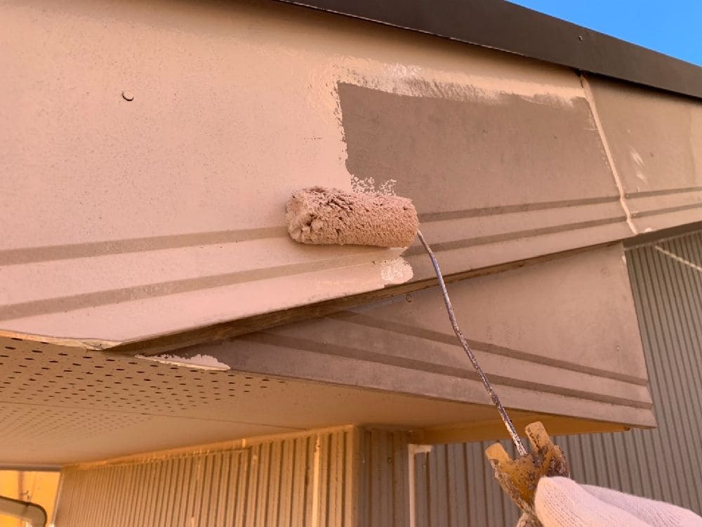 I様(四日市)_破風(中塗り) 四日市市の外壁塗装、屋根塗装、防水工事をリペイント匠が施工した写真