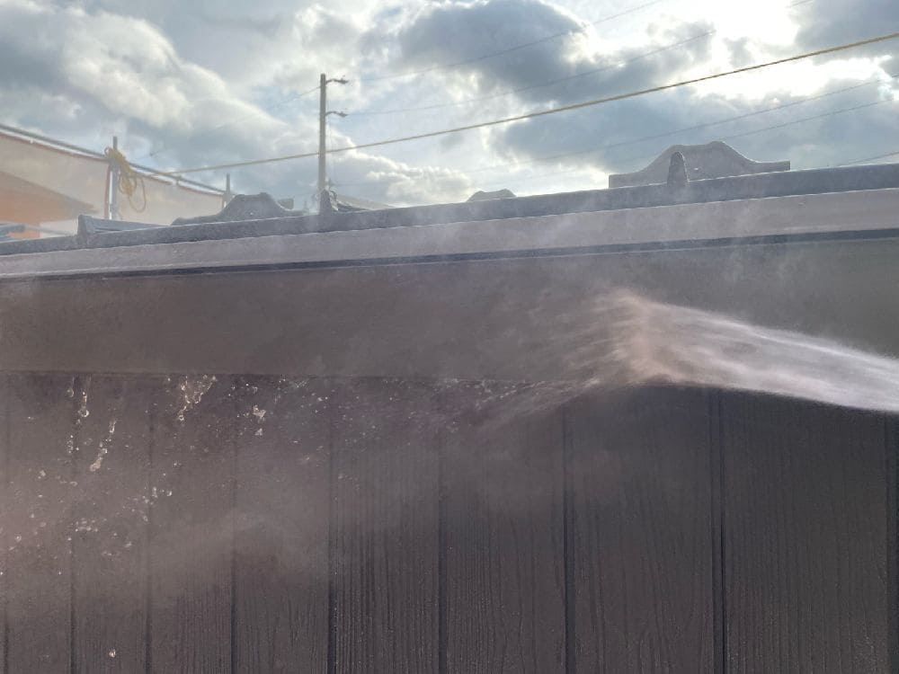 K様(菰野町)高圧洗浄(外壁) (2) 三重郡菰野町の外壁塗装をリペイント匠が施工した写真