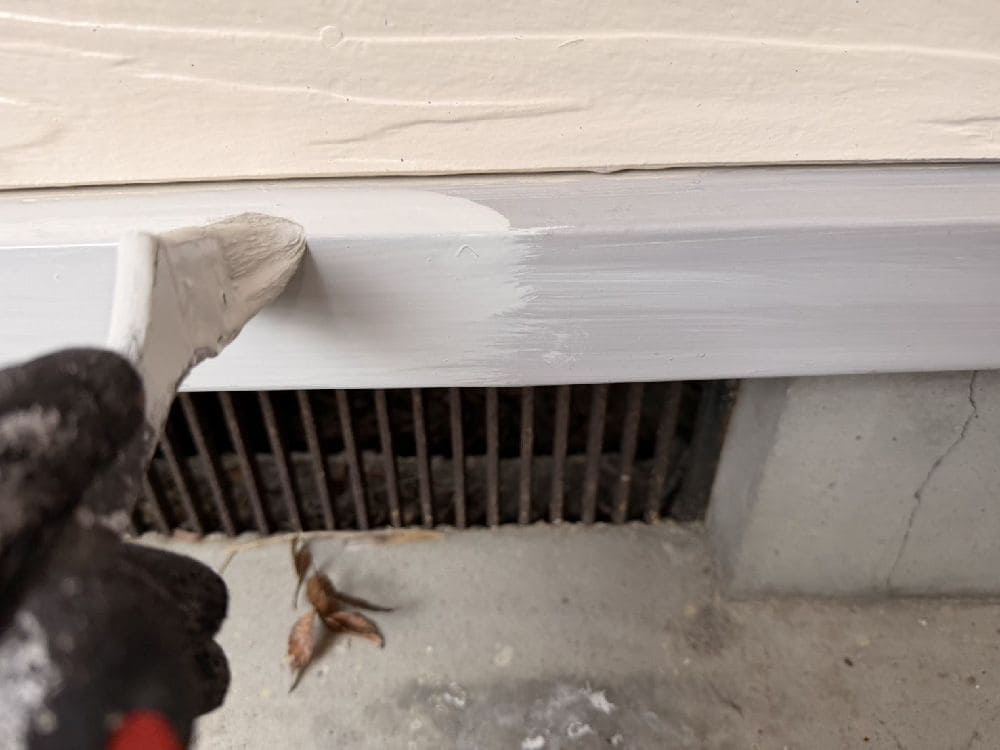 O様(津)水切り(中塗り) (3) 津市の外壁塗装をリペイント匠が施工した写真