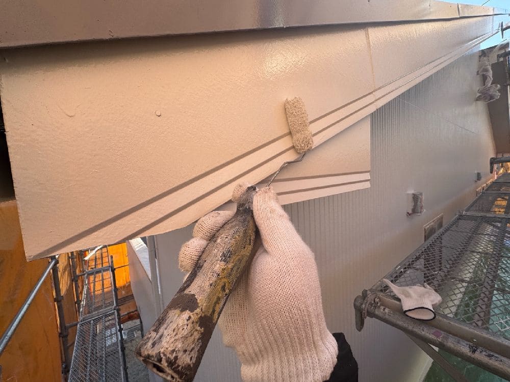 I様(四日市)_破風(上塗り) 四日市市の外壁塗装、屋根塗装、防水工事をリペイント匠が施工した写真