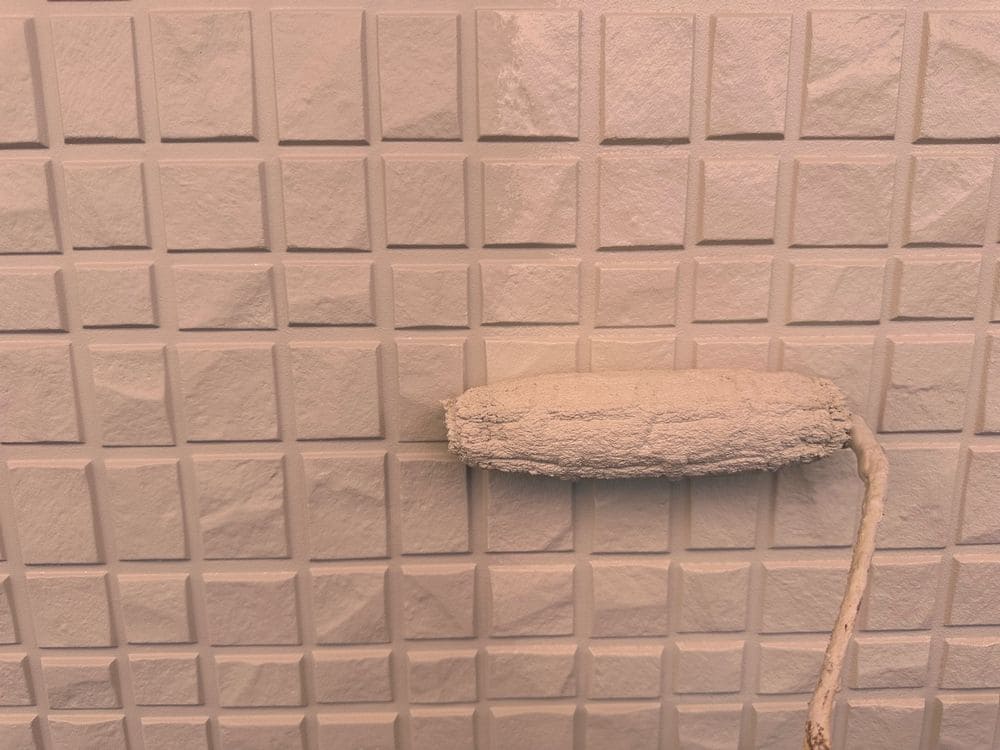 外壁(上塗り1) 松阪市で外壁塗装と屋根工事をリペイント匠が施工した写真