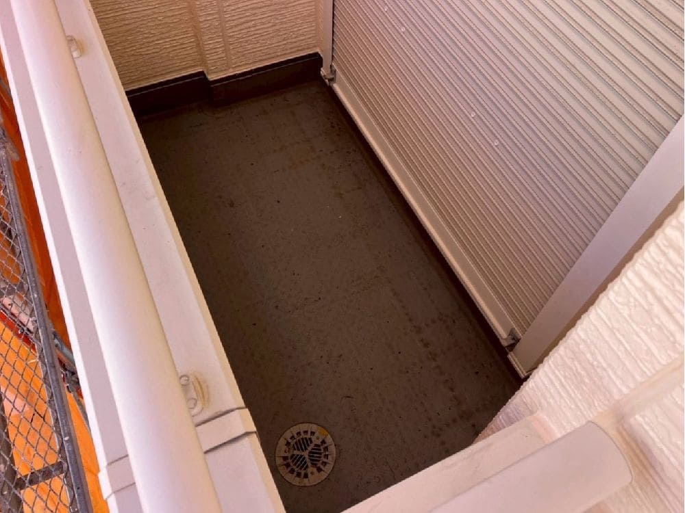 Y様(四日市)防水(施工前) 四日市市の外壁塗装、防水工事をリペイント匠が施工した写真