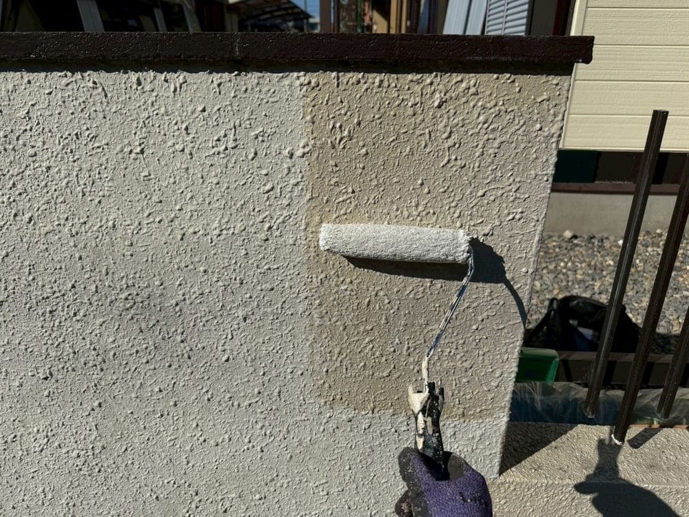 U様_鈴鹿市_塀_下塗り 鈴鹿市の外壁塗装をリペイント匠が施工した写真