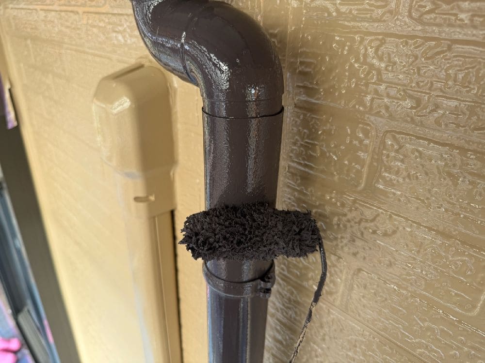 K様(四日市)樋(上塗り) (2) 菰野町の外壁塗装、防水工事をリペイント匠が施工した写真