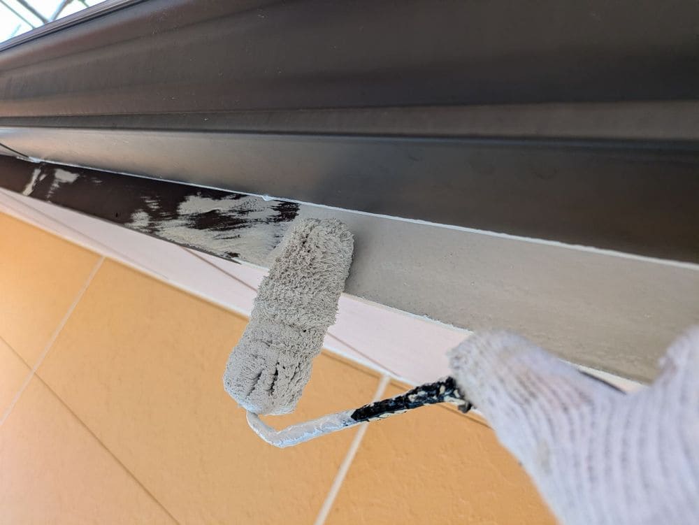 亀山市_T様_鼻隠し_1回目 亀山市の外壁塗装、防水工事をリペイント匠が施工した写真