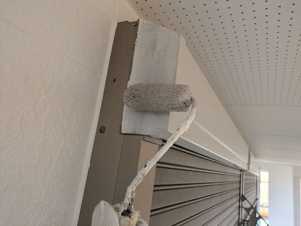 亀山市_T様_シャッターボックス2回目 亀山市の外壁塗装、防水工事をリペイント匠が施工した写真