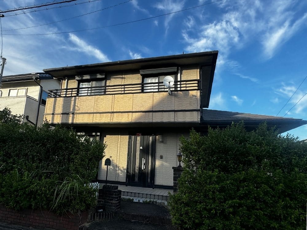 K様鈴鹿市_施工前_外壁全体 (3) 鈴鹿市の外壁塗装、屋根塗装をリペイント匠が施工した写真