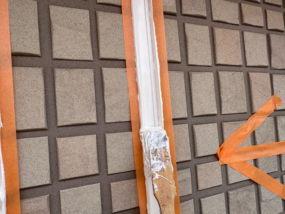 シール(打ちならし) 松阪市で外壁塗装と屋根工事をリペイント匠が施工した写真