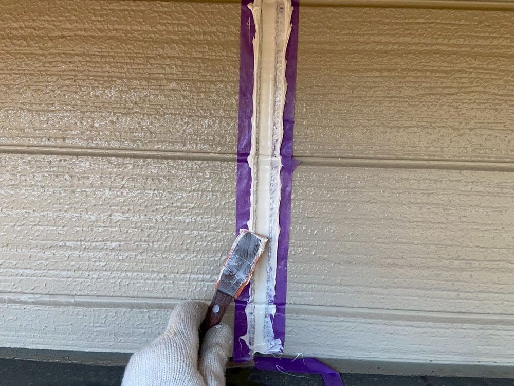 U様_鈴鹿市_コーキング_打ちならし 鈴鹿市の外壁塗装をリペイント匠が施工した写真
