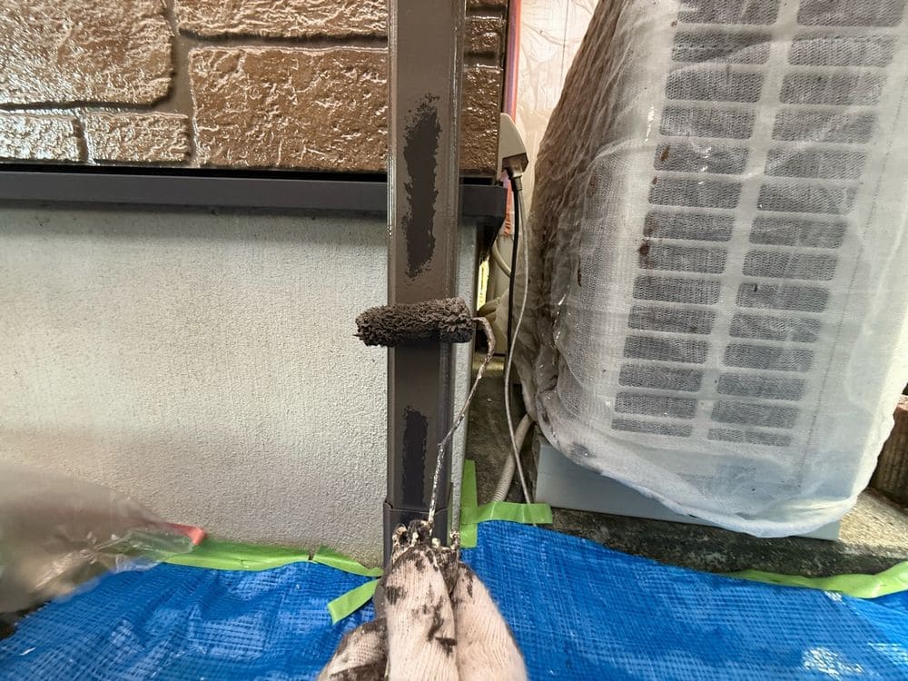 S様_鈴鹿市_縦樋(中塗り) 鈴鹿市の外壁塗装をリペイント匠が施工した写真