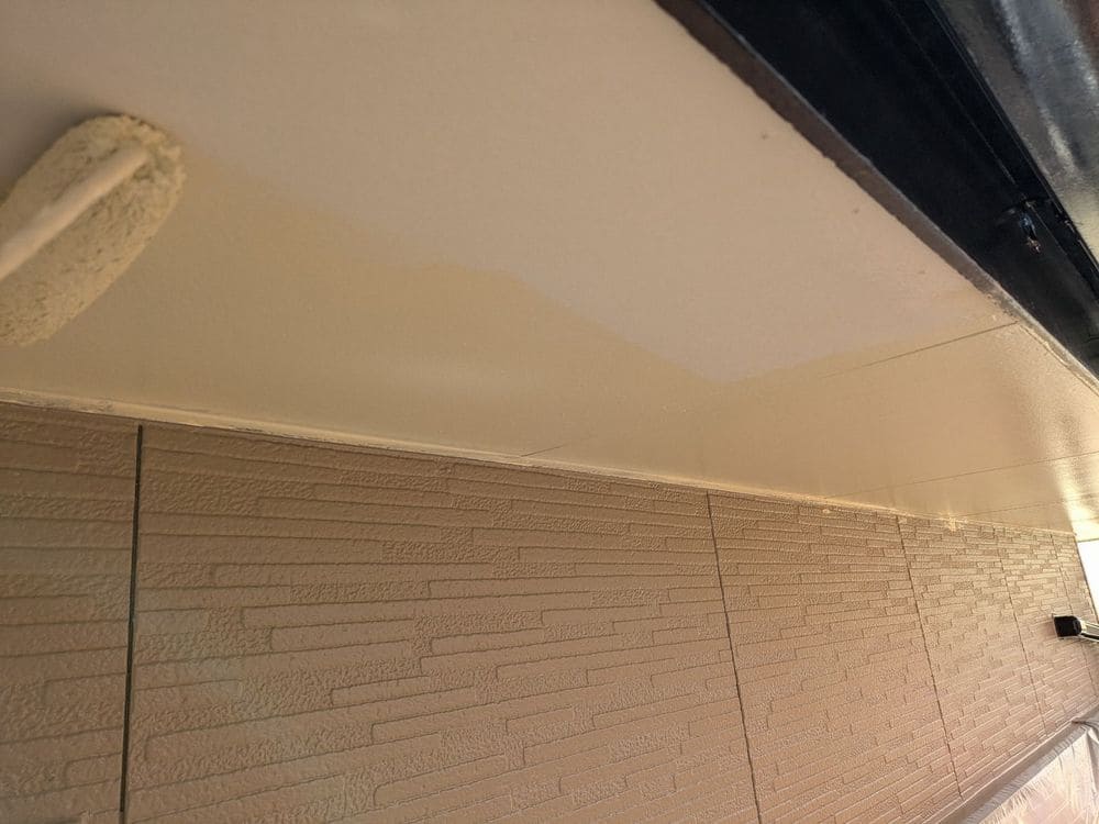 T様(伊勢市)軒天‗1回目 伊勢市の外壁・屋根塗装をリペイント匠が施工した写真