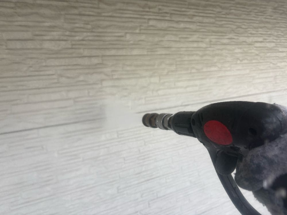 四日市市の外壁塗装、屋根塗装、防水工事をリペイント匠が施工した写真