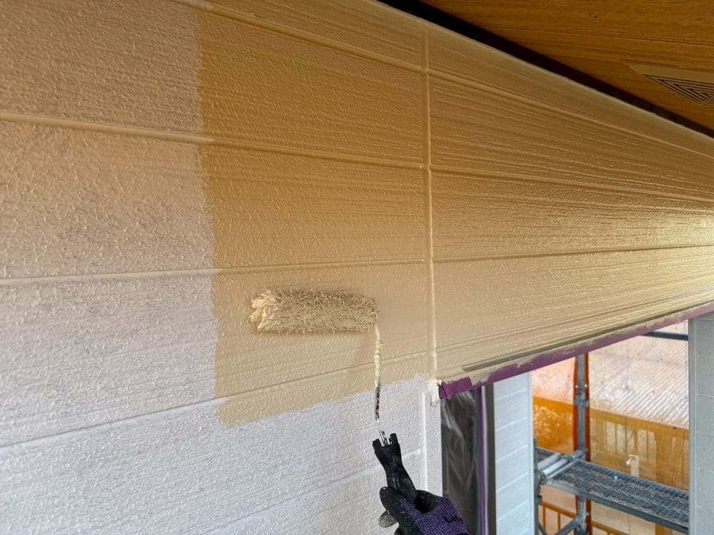 U様_鈴鹿市_外壁(中塗り) 鈴鹿市の外壁塗装をリペイント匠が施工した写真