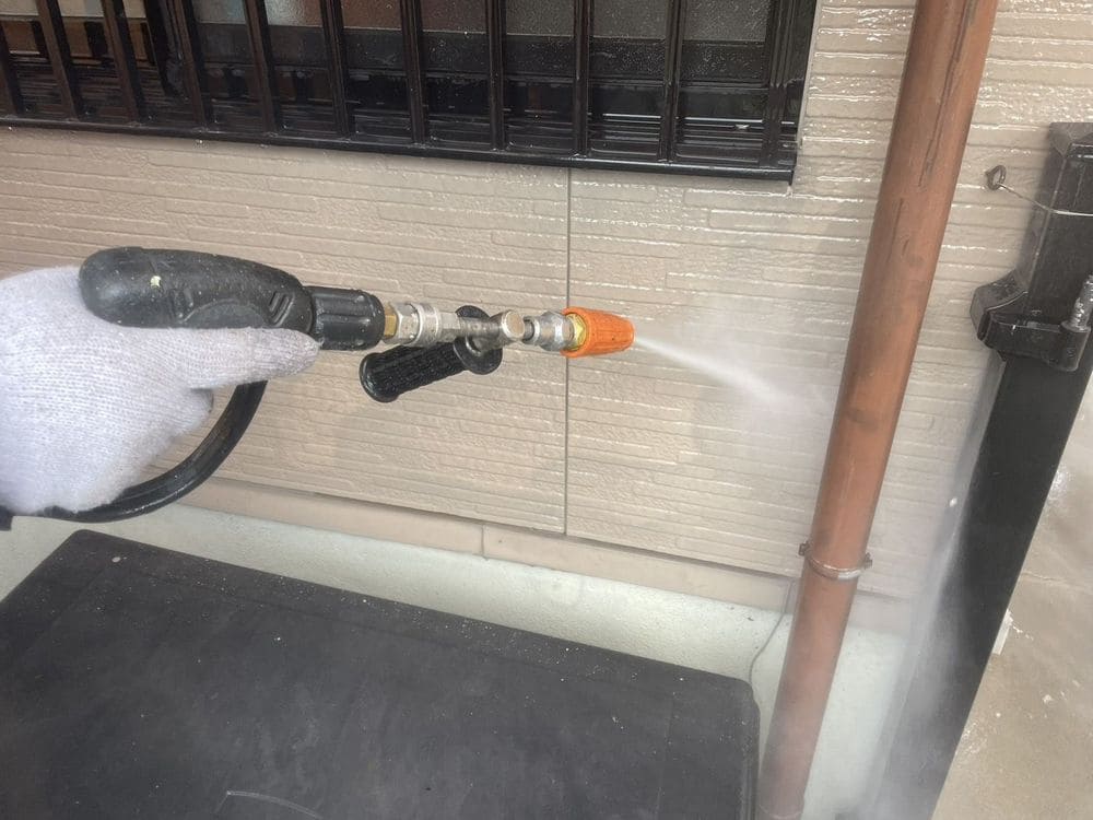 T様(伊勢市)外壁‗高圧洗浄2 伊勢市の外壁・屋根塗装をリペイント匠が施工した写真