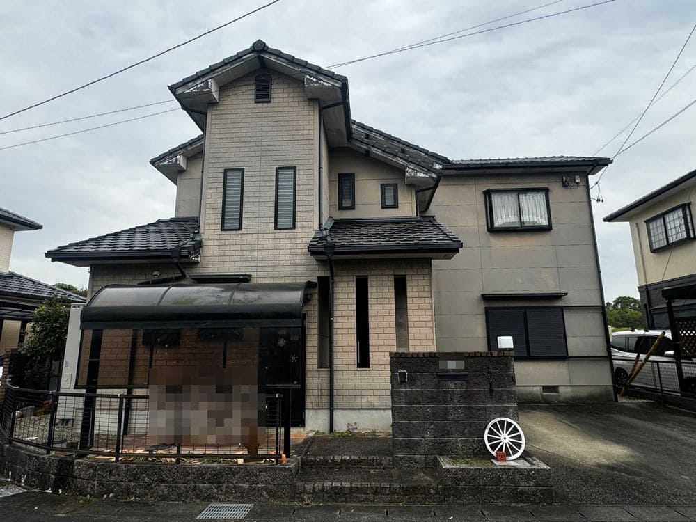 I様(四日市市高角施工前_外壁全体 四日市の外壁塗装、防水工事をリペイント匠が施工した写真