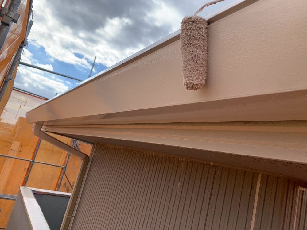 I様(四日市)_樋(中塗り) 四日市市の外壁塗装、屋根塗装、防水工事をリペイント匠が施工した写真