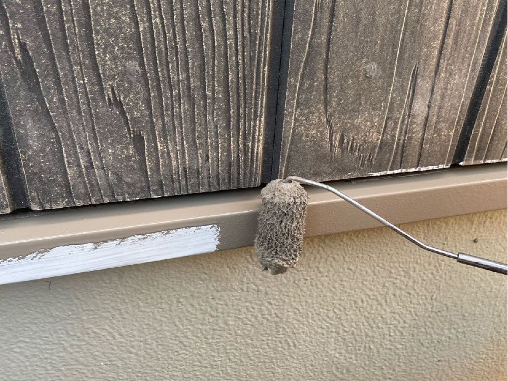 K様(菰野町)水切り(中塗り) 三重郡菰野町の外壁塗装をリペイント匠が施工した写真