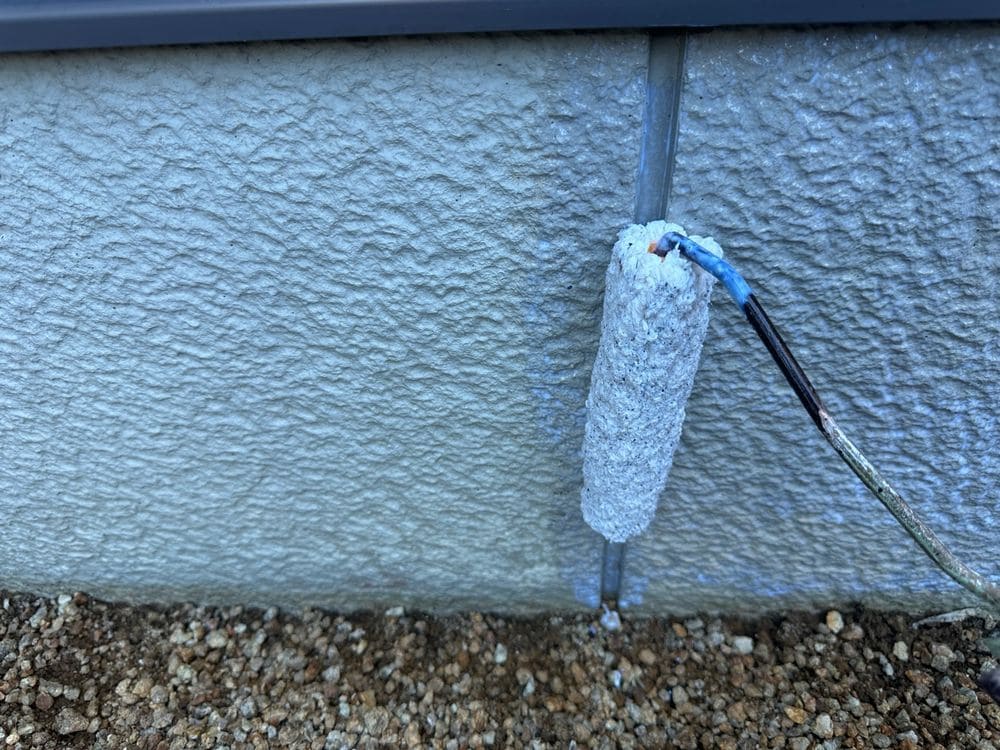 基礎(下塗り) 松阪市で外壁塗装と屋根工事をリペイント匠が施工した写真