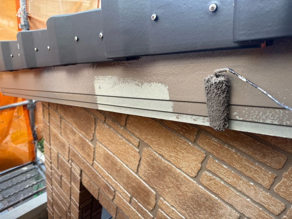 S様_鈴鹿市_破風(中塗り) 鈴鹿市の外壁塗装をリペイント匠が施工した写真