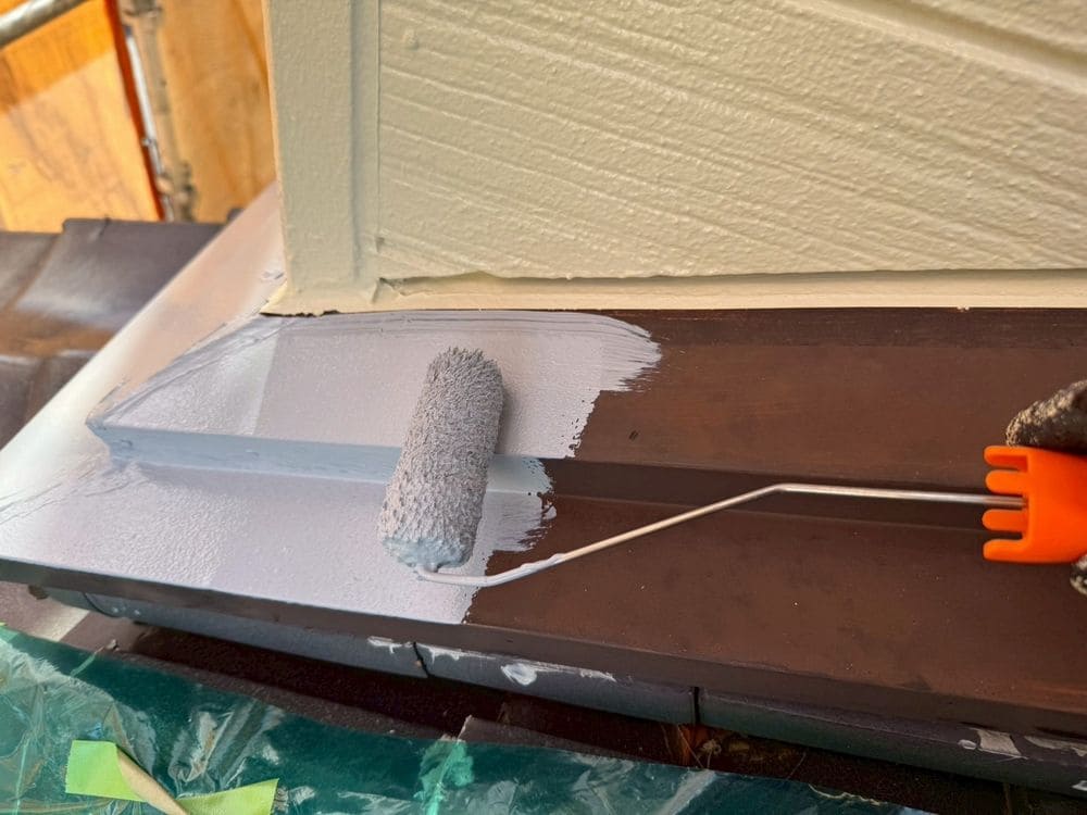 U様_鈴鹿市_雨押さえ_下塗り 鈴鹿市の外壁塗装をリペイント匠が施工した写真