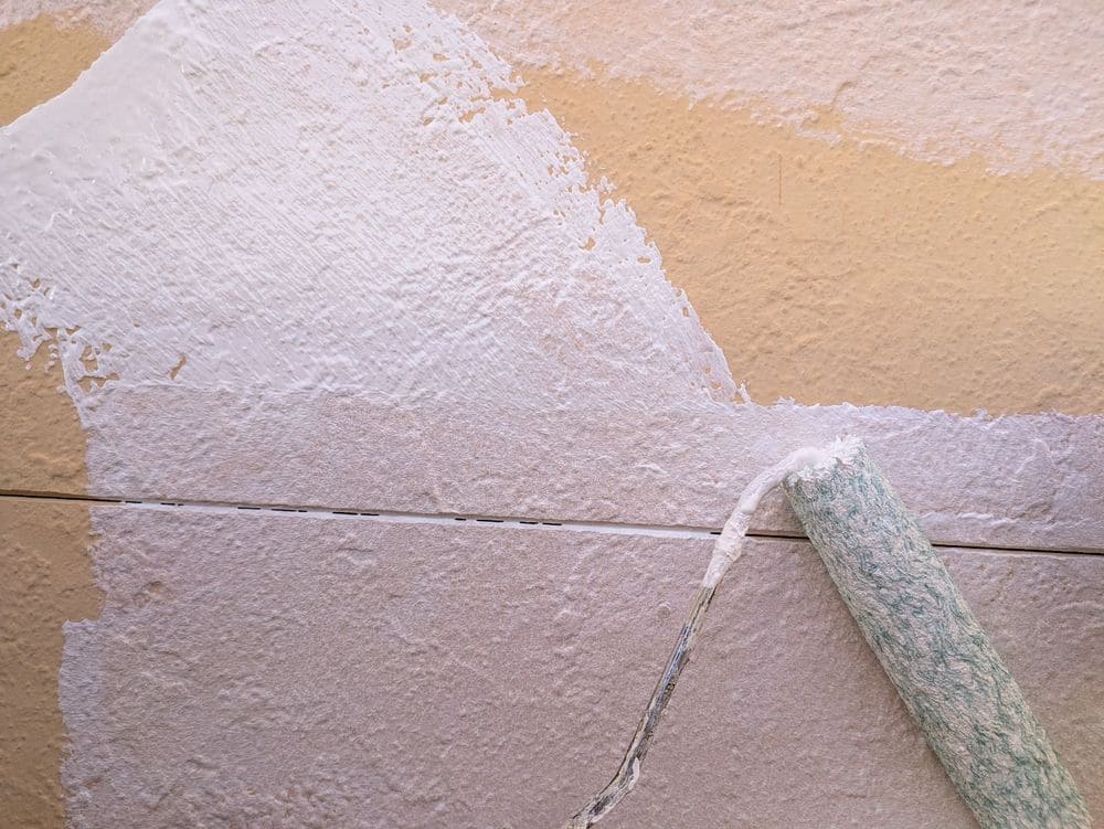 亀山市_T様_外壁下塗り 亀山市の外壁塗装、防水工事をリペイント匠が施工した写真