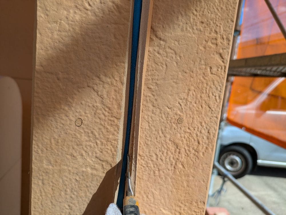 亀山市_T様_コーキングカット 亀山市の外壁塗装、防水工事をリペイント匠が施工した写真