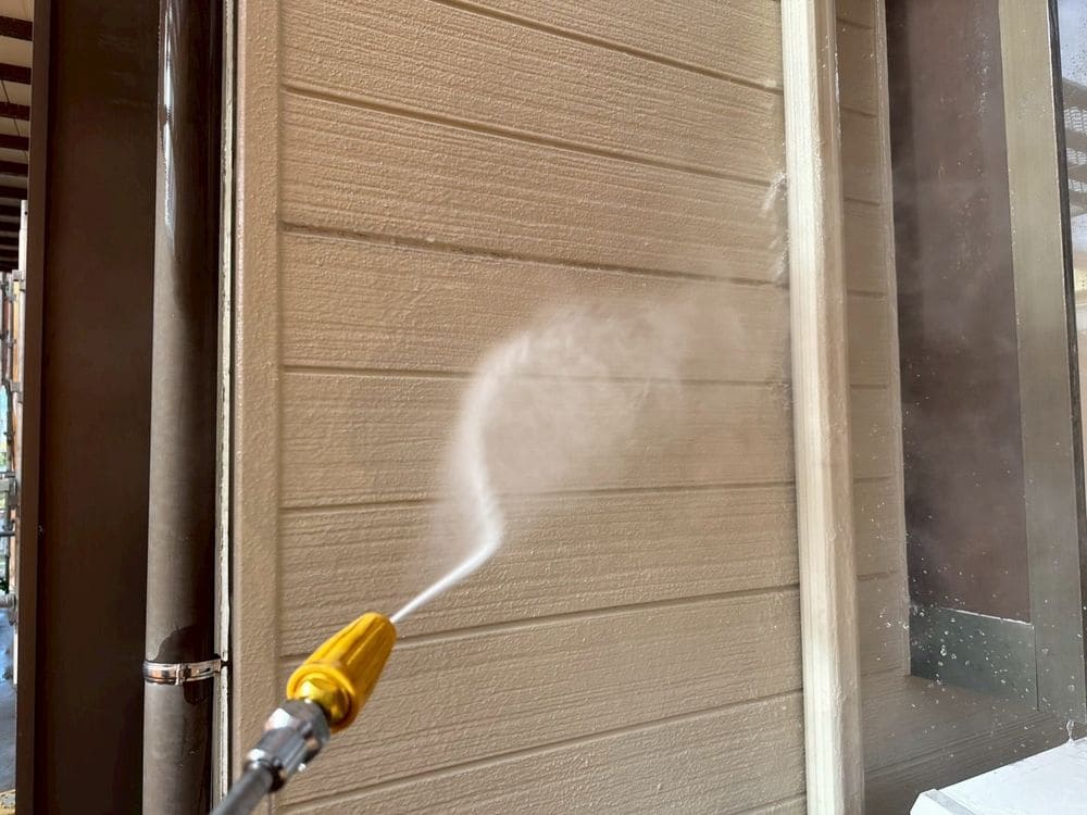 U様_鈴鹿市_高圧洗浄(外壁) (2) 鈴鹿市の外壁塗装をリペイント匠が施工した写真