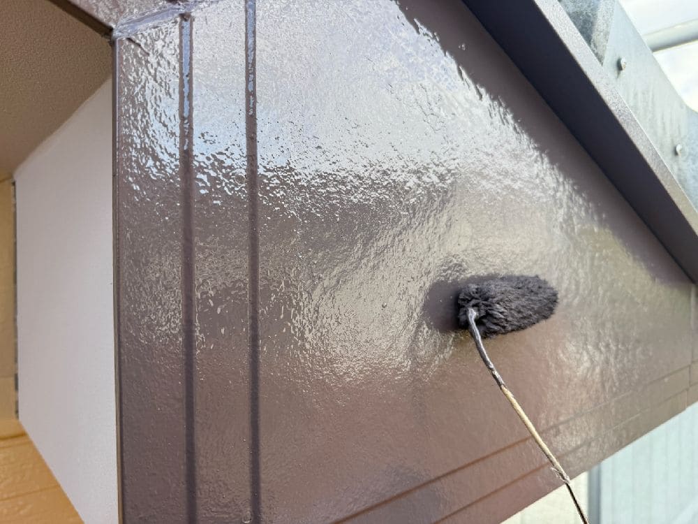 K様(四日市)破風(上塗り) 菰野町の外壁塗装、防水工事をリペイント匠が施工した写真