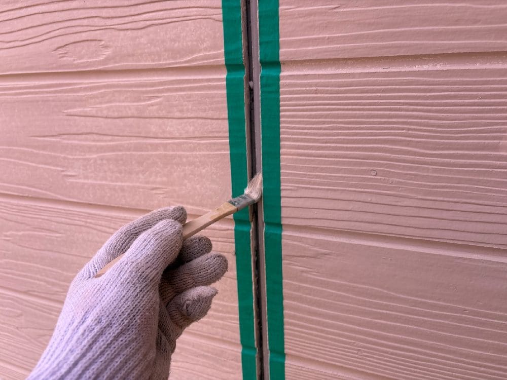 O様(津)シール(プライマー塗布) (3) 津市の外壁塗装をリペイント匠が施工した写真