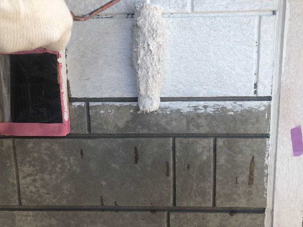 S様(津)下塗り 津市の外壁塗装をリペイント匠が施工した写真