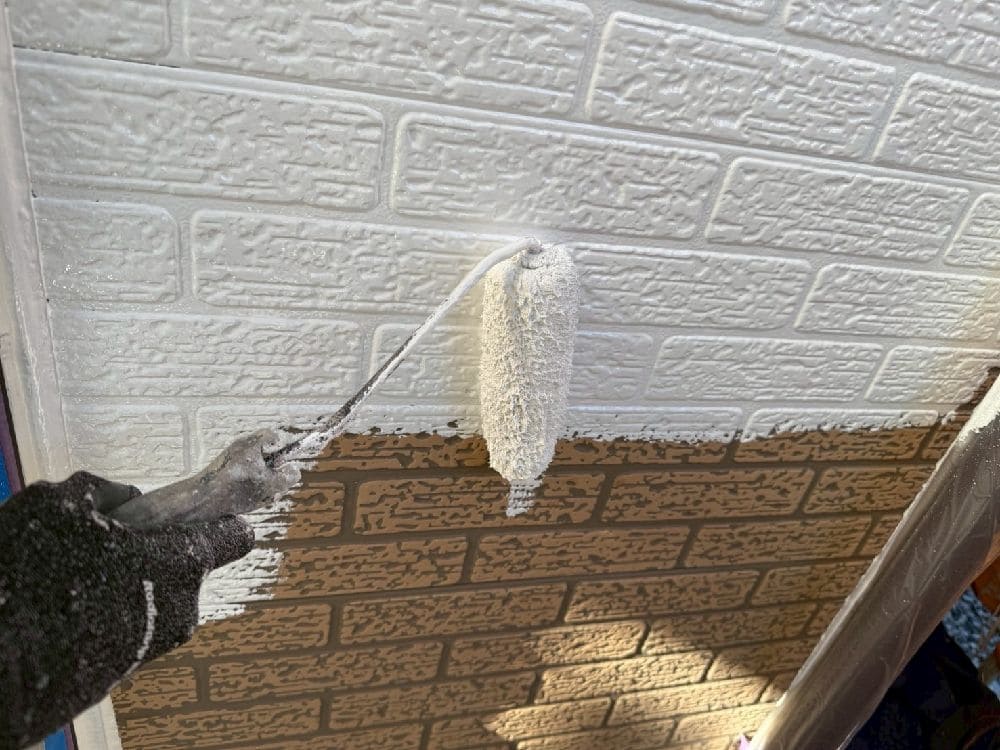 K様(四日市)外壁(下塗り2) 菰野町の外壁塗装、防水工事をリペイント匠が施工した写真