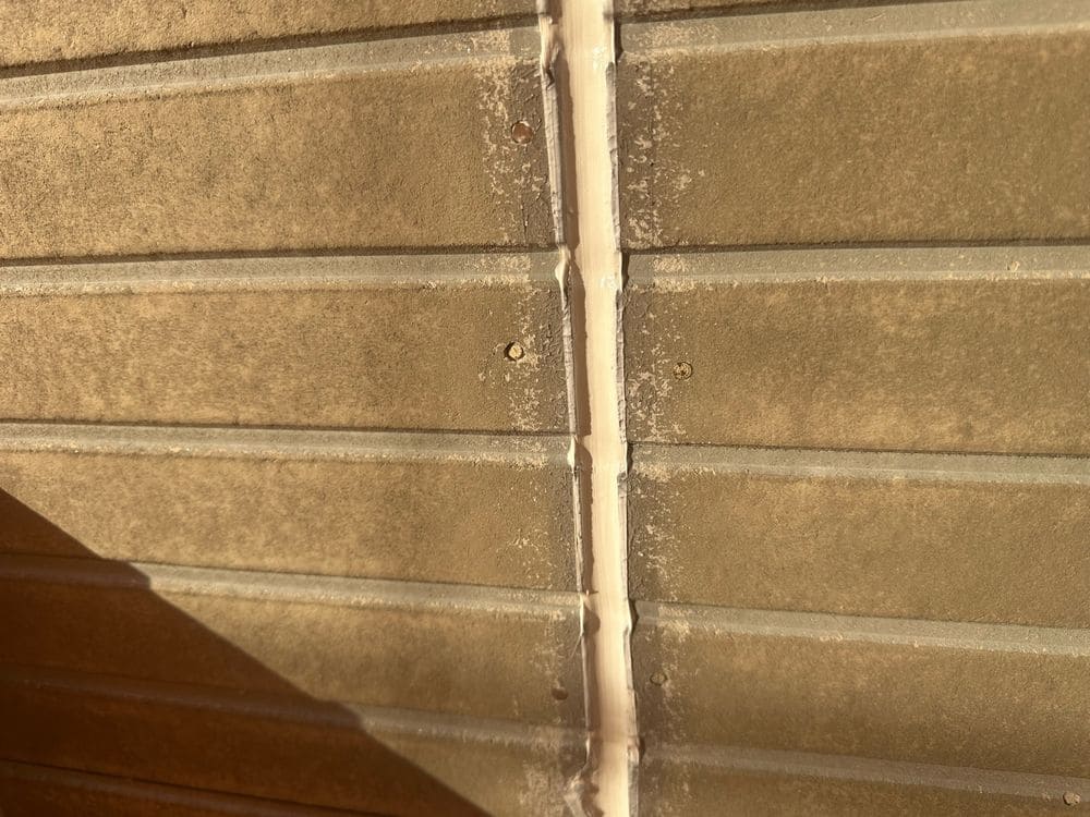 N様(伊勢市)コーキング‗打ちならし 伊勢市の外壁塗装をリペイント匠が施工した写真