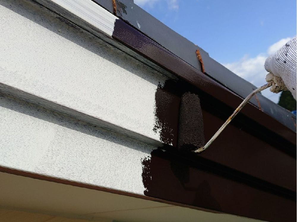 O様(津)破風(中塗り) (3) 津市の外壁塗装をリペイント匠が施工した写真