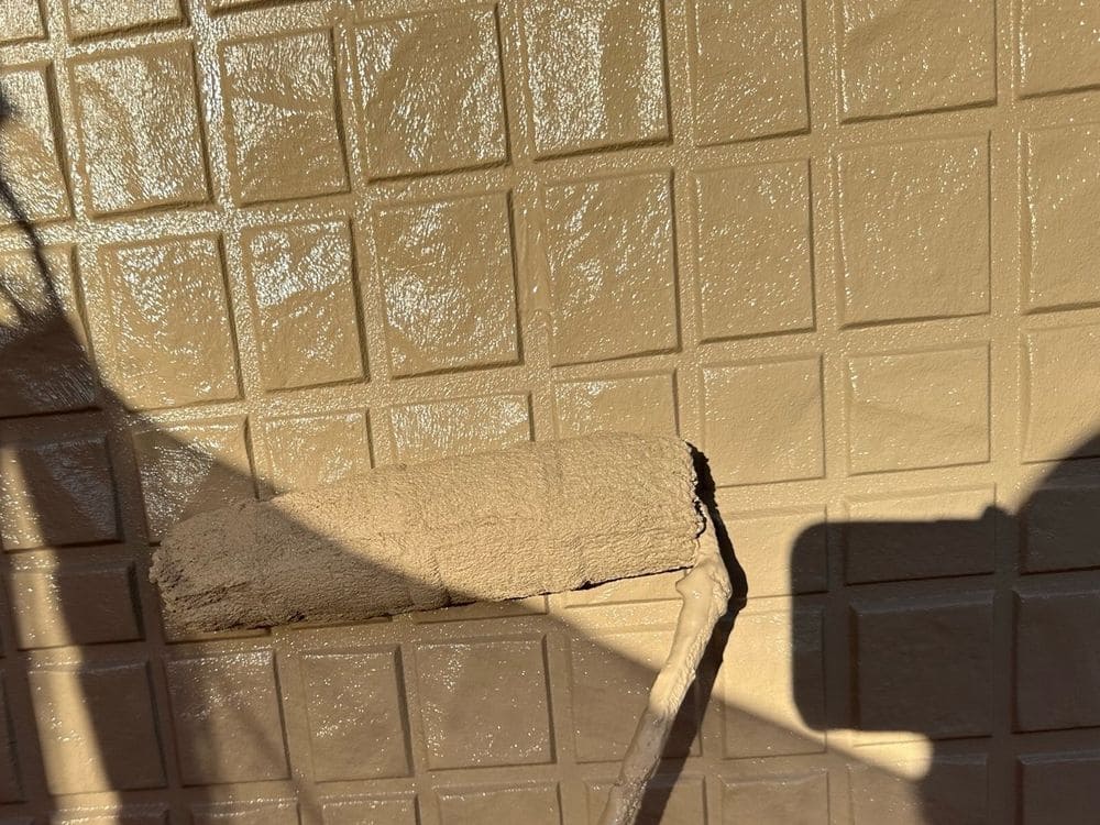 外壁(上塗り2) 松阪市で外壁塗装と屋根工事をリペイント匠が施工した写真