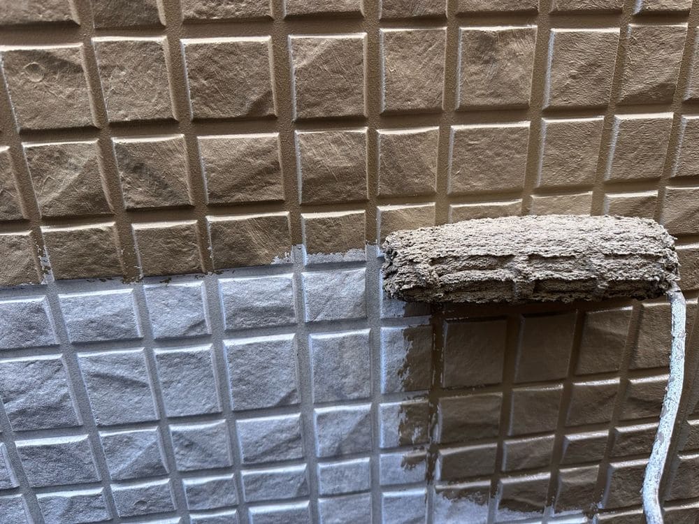 外壁(中塗り2) 松阪市で外壁塗装と屋根工事をリペイント匠が施工した写真