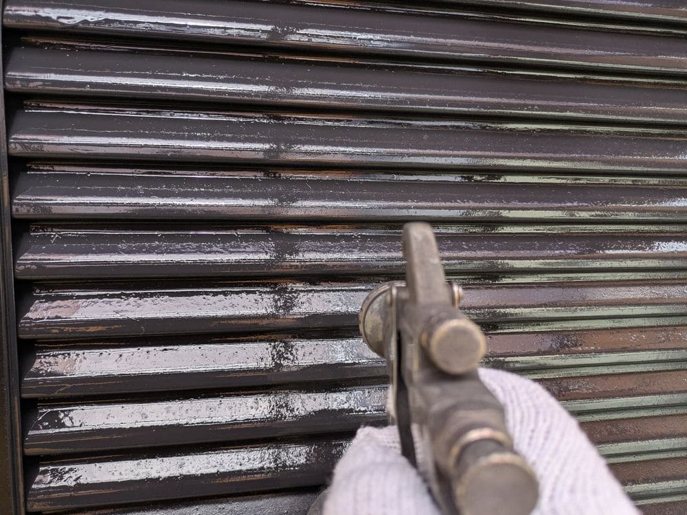 T様(伊勢市)雨戸‗2回目‗2 伊勢市の外壁・屋根塗装をリペイント匠が施工した写真