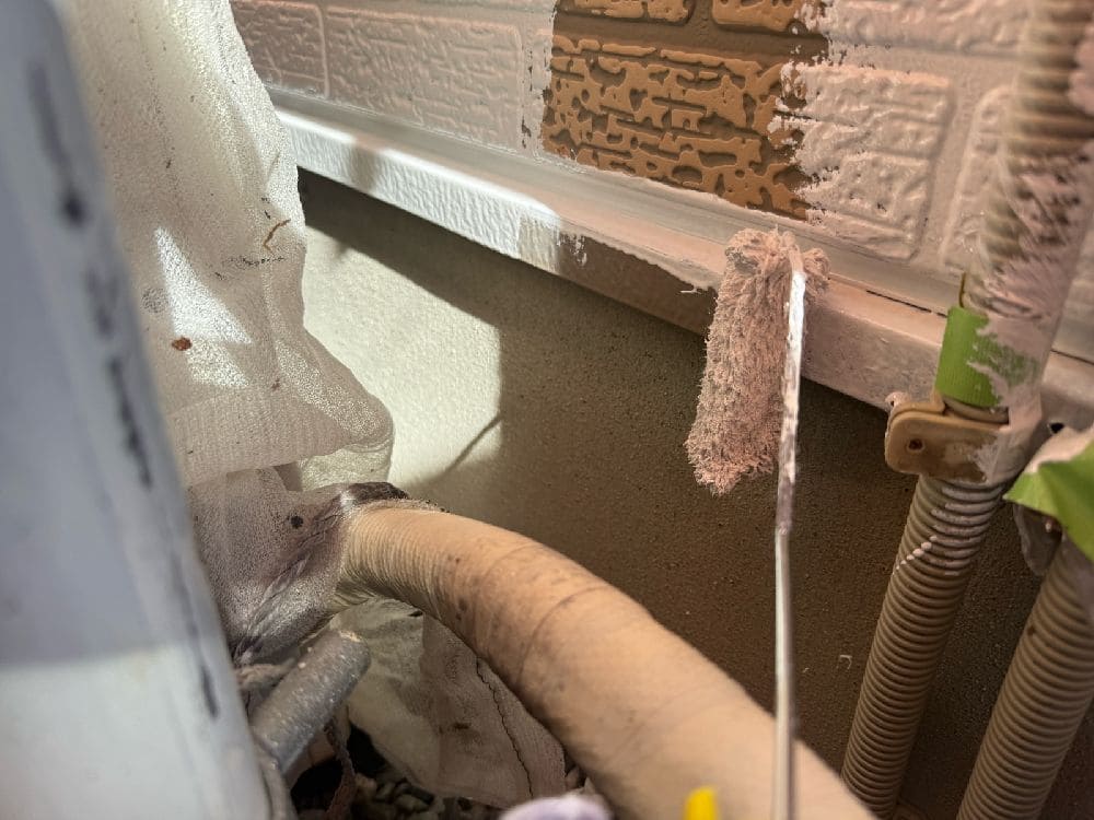 K様(四日市)水切り(下塗り) 菰野町の外壁塗装、防水工事をリペイント匠が施工した写真